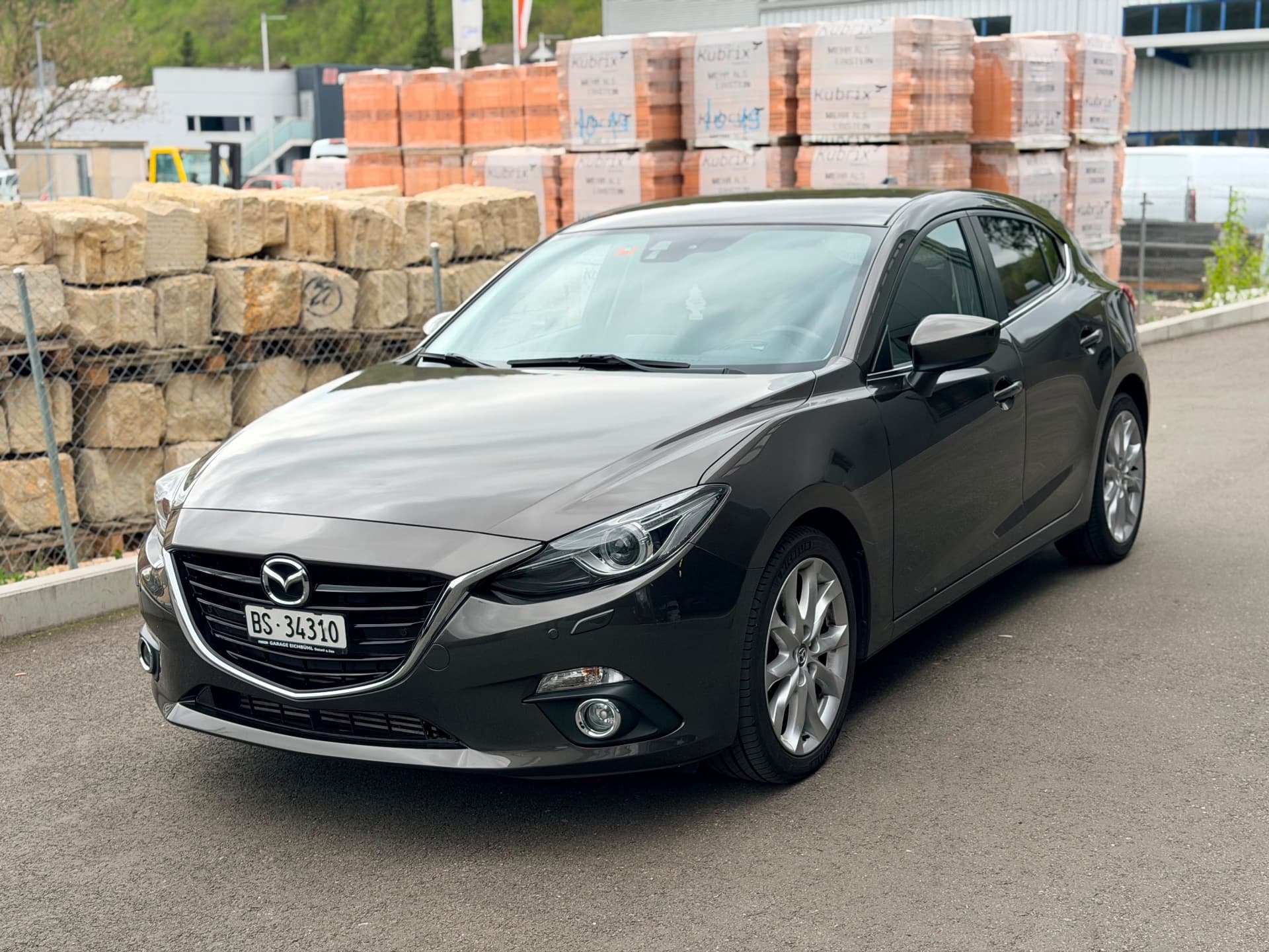 Zum verkaufen Mazda 3 SkyD 150HB AT Motor Diesel Automat JG : 09.2014 KM:143.000 Letzte MFK 09.2025 8 Bereift