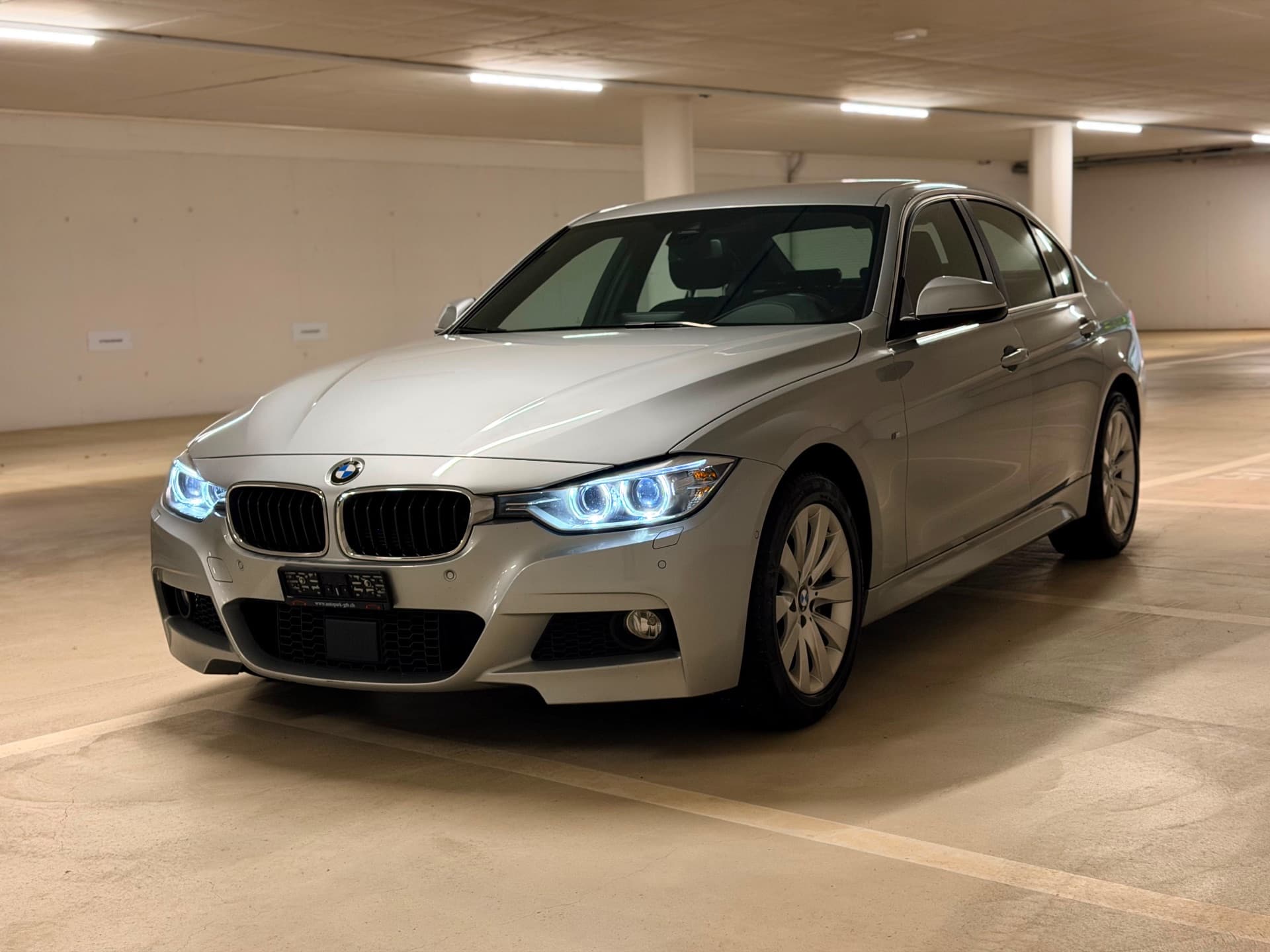 BMW 335i Xdrive Sport Line M-Paket Steptronic Zum verkaufen sehr saubere BMW 335i xdrive Ps 306 Das Fahrzeug steht in