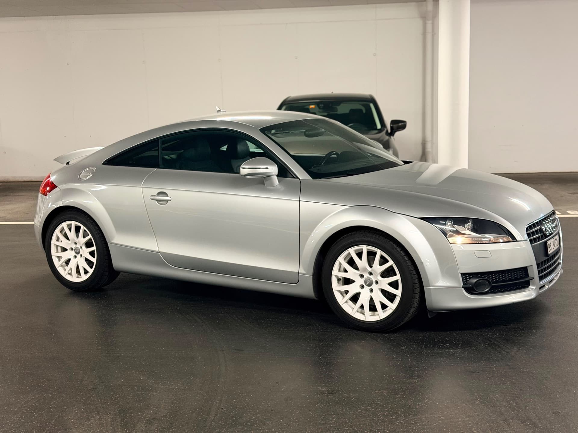 Zum verkaufen sehr saubere AUDİ TT COUPE Frisch Service gemacht MFK 06.2025 8 bereift Fast neu Km 151.000 Benzin