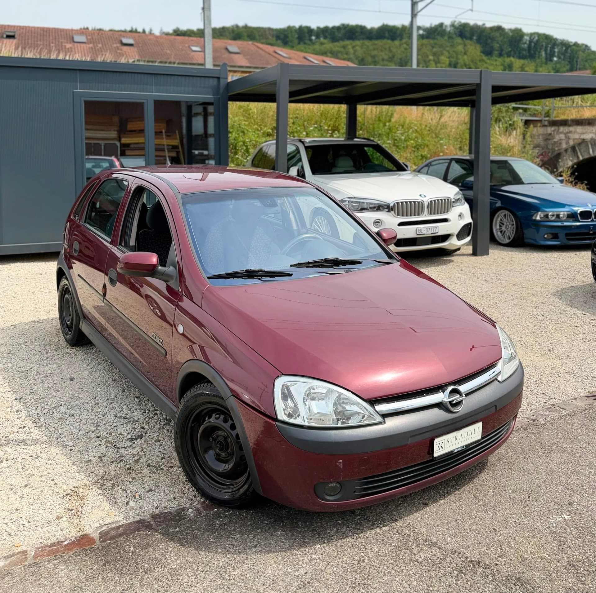 Zum Verkauf steht ein zuverlässiger Opel Corsa 1.4 mit 170’000 km. Der perfekte Begleiter für alle, die ein günstiges,